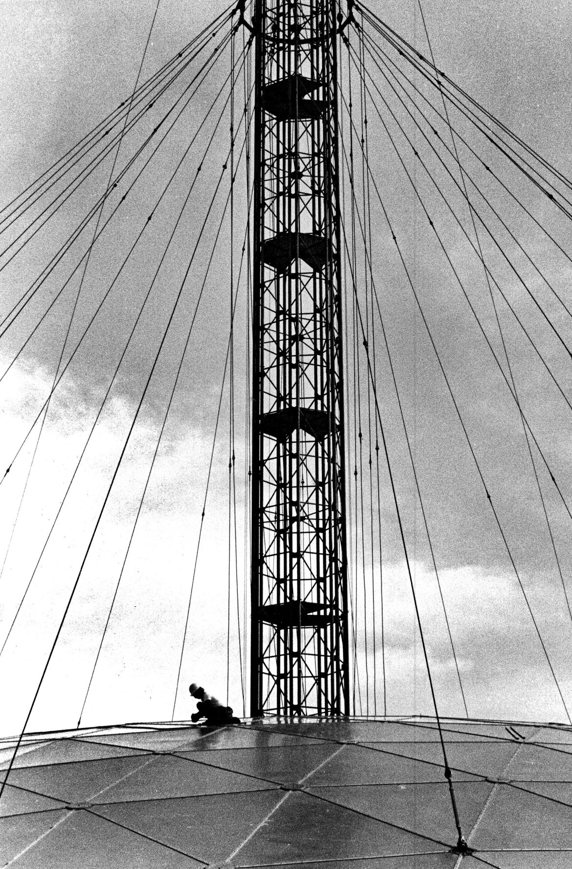 1990-05-22-raising the roof